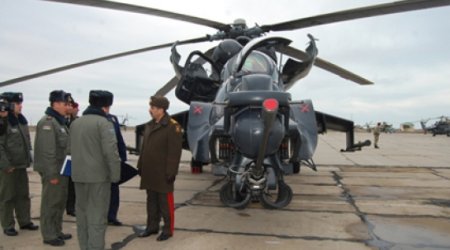 Müdafiə naziri Hərbi Hava Qüvvələrinin hərbi hissəsində olub