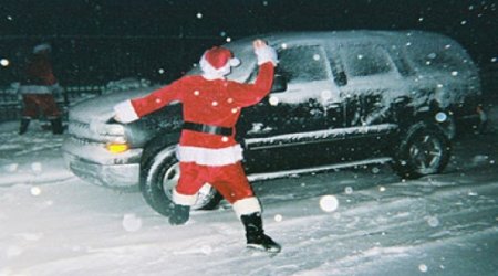 Массовая драка пьяных Санта-Клаусов в Нью-Йорке -ВИДЕО