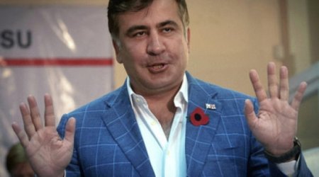 Mixail Saakaşvili: "Putin təyyarə qaçırana oxşayır"
