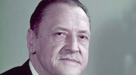 Dost dar gündə tanınar - TƏRCÜMƏ
