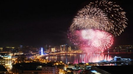 Bakı 2014-cü ili möhtəşəm atəşfəşanlıqla qarşıladı