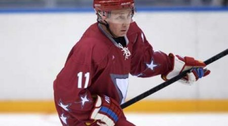 Putin Lukaşenko ilə hokkey oynadı