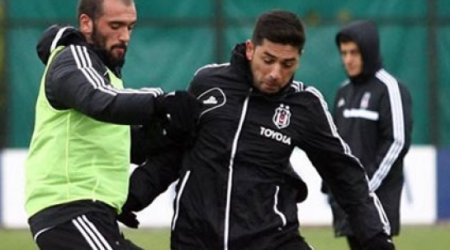 "Beşiktaş"ın futbolçusu bıçaqlandı