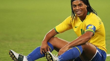 Ronaldinyo "Beşiktaş"a ağır şərtlər irəli sürdü
