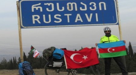Велосипедист-путешественник Рамиль Зиядов отправился в Россию