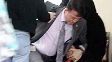 Prezidentlərin görüşündə insident yaşanıb - FOTO