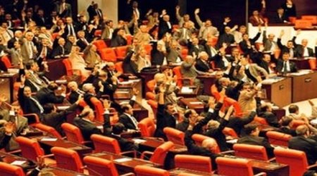 Драка в турецком парламенте -ВИДЕО