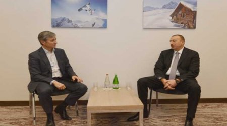 İlham Əliyev “Microsoft International”ın prezidenti ilə görüşdü