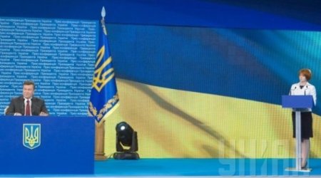 Ukrayna prezidenti mətbuat katibini qovdu - FOTO