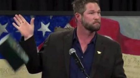 Бывший военнослужащий США оскорбил Коран - ВИДЕО