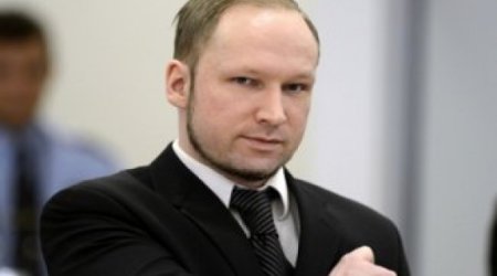 Брейвик жалуется на тюрьму, называя себя гуманным убийцей -ВИДЕО