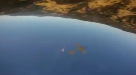 Камера, выпав из самолёта, засняла своё падение -ВИДЕО