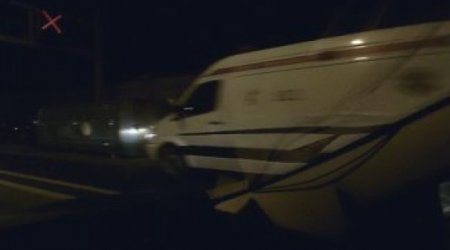 В Баку в ДТП перевернулся автобус, есть пострадавшие –ВИДЕО