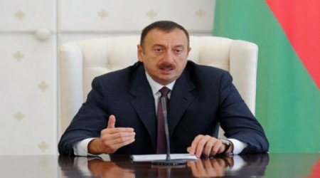 İlham Əliyev keçmiş prezidentə orden verdi