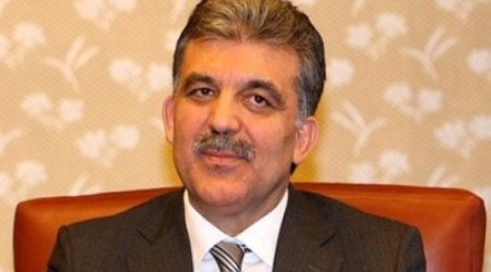 Prezident internet saytlarına nəzarəti gücləndirən qanunu imzaladı