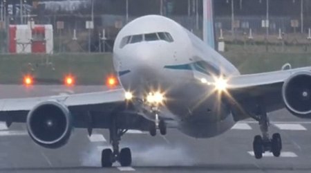 Смертельный номер с посадкой самолета - ФОТО+ВИДЕО