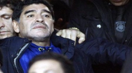 Maradona futbola qayıdır?