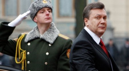 Yanukoviç Kiyevi tərk edib