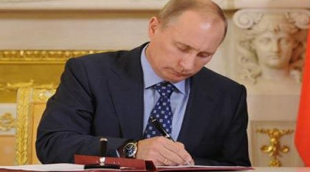 Putin Krımı müstəqil dövlət elan etdi