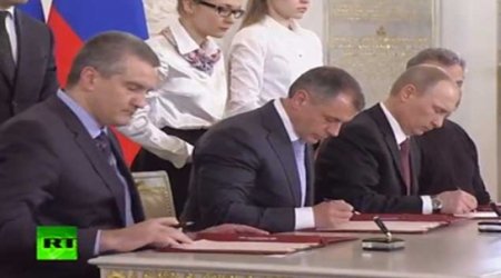 Krımın Rusiyaya birləşdirilməsinə dair saziş imzalandı