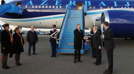 İlham Əliyev Niderlandda işgüzar səfərdədir