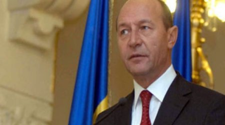 Prezident ABŞ hərbi gəmisinə çıxıb Qarabağ bəyanatı verdi