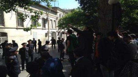 At trial on NIDA activists