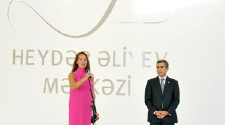 Prezidentin qızları sərgidə - FOTOLAR