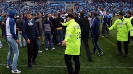 Zenit St Petersburg punished for pitch invasion