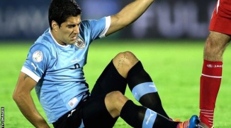 Luis Suarez injures knee ahead of World Cup