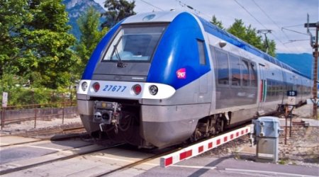 French trains 'too wide' to fit in some stations