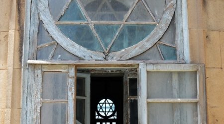 Baku mosque decorated with Jewish symbols? - PHOTO