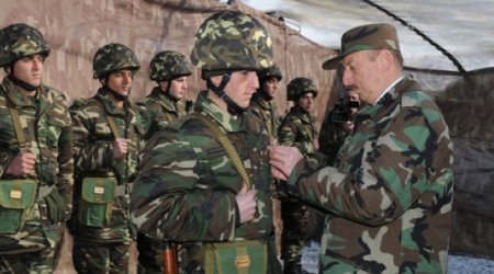 İlham Əliyev Azərbaycan Silahlı Qüvvələrinin təlimində