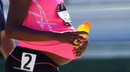 Спортсменка пробежала 800-метровку на позднем сроке беременности –ФОТО