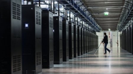 Russian MPs back law on internet data storage