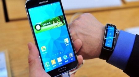 Samsung faces smartphone challenge - VIDEO