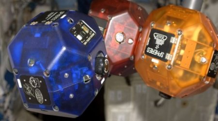 Nasa equips space robots with smartphones