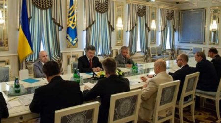 Poroşenko: “Ukraynaya qarşı Rusiya ordusunun kadr zabitləri döyüşür”