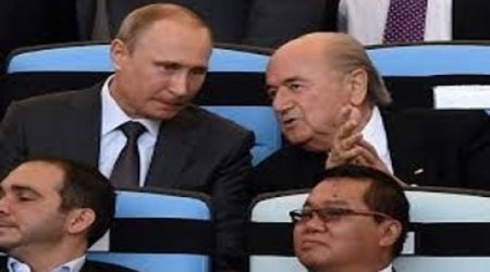 Putin Dünya Kuboku bayrağını aldı - FOTO