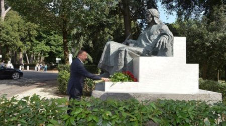 Aliyev visits Nizami Gancavi monument in Rome