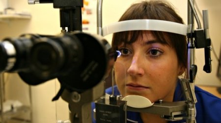Eye tests could detect early Alzheimer's