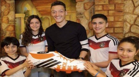 Mesut Ozil is not giving his World Cup bonus to Gaza