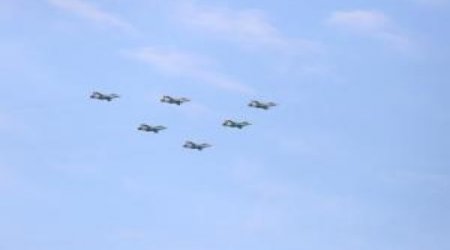 Azerbaijan’s fighter jets flying along frontline