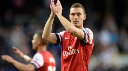 Wenger confirms United bid for Vermaelen