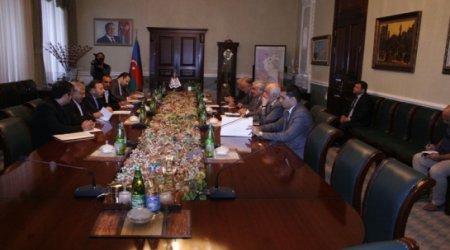 SOCAR head meets Iranian minister in Baku