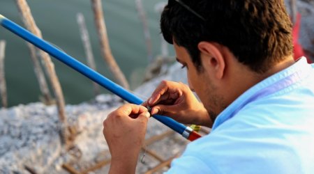 Fishermen on Baku Boulevard - PHOTO