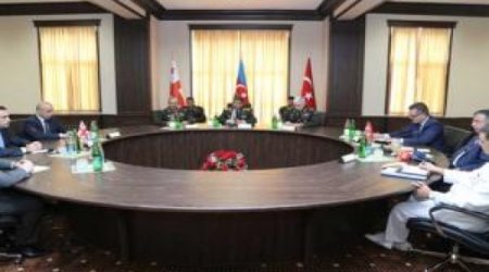Azerbaijani, Georgian and Turkish Defense Ministers hold trilateral meeting