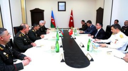 Azerbaijan defence minister discusses cooperation with Turkish counterpart