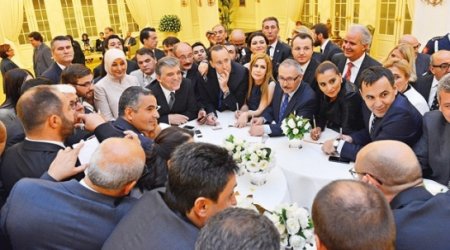 Ölkənin birinci xanımı jurnalistin salamını almadı - FOTO