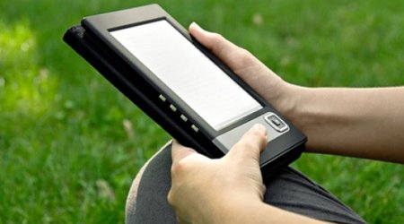 Readers absorb less on Kindles than on paper, study finds